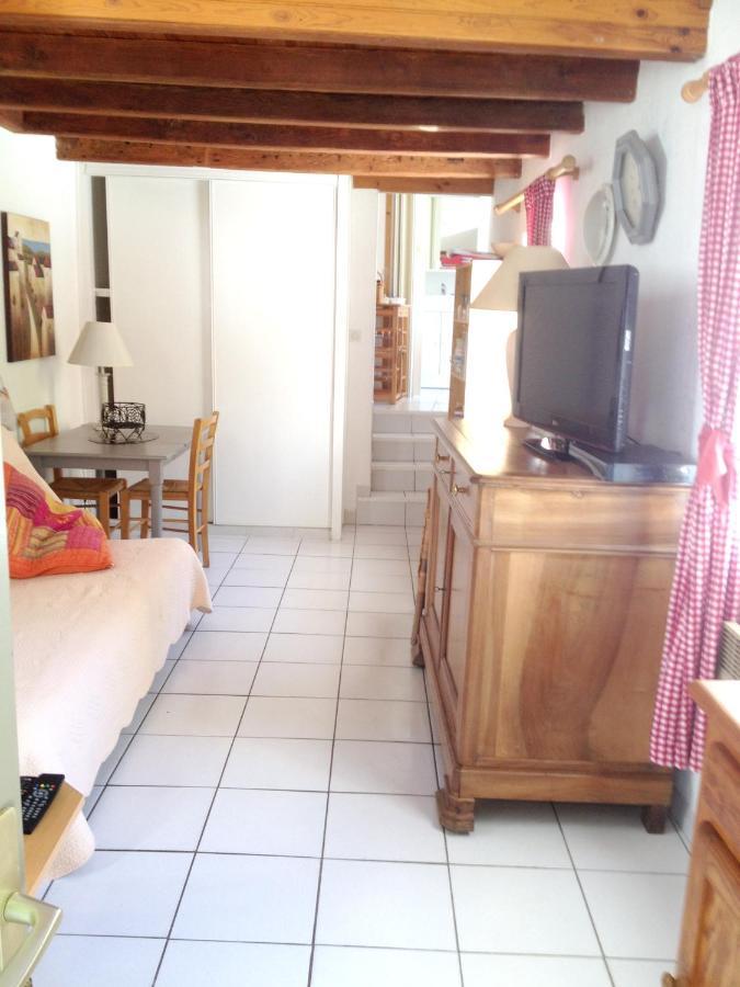 Studio Avec Piscine Privee Jardin Clos Et Wifi A Saint Jean D'Angely Екстериор снимка