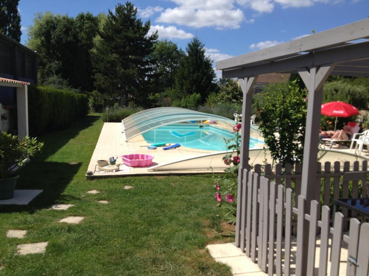 Studio Avec Piscine Privee Jardin Clos Et Wifi A Saint Jean D'Angely Екстериор снимка